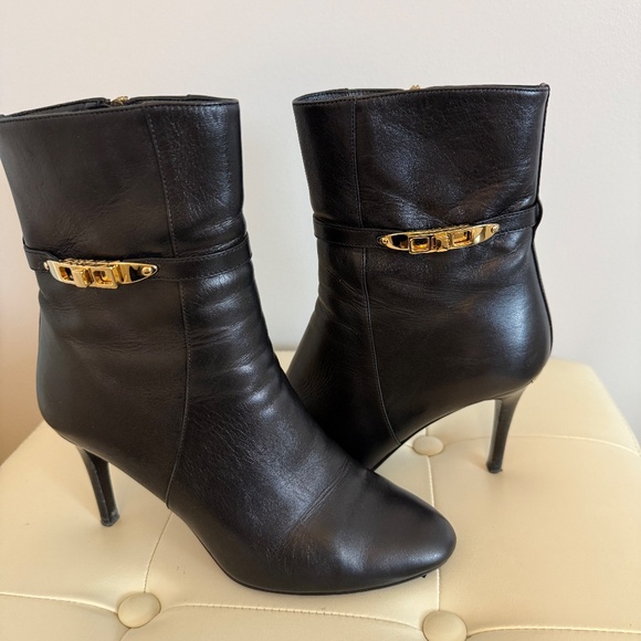 USED AUTHENTIC BURBERRY HERITAOE LOCK HAINAULT 85 ANKLE BOOT, BLACK, SIZE 6 - Picture 4 of 16